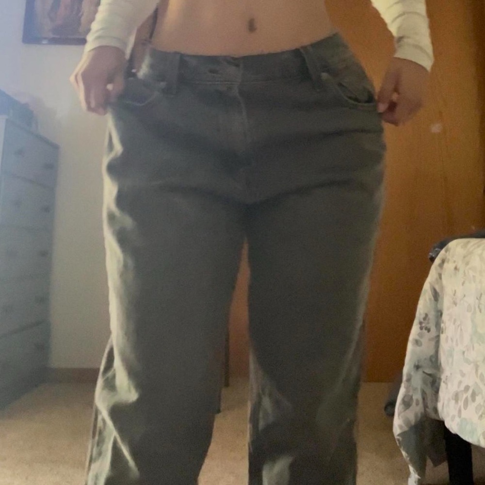 Levi men’s 550 tailored to women’s 26 I’m 5’2 they hit the ground